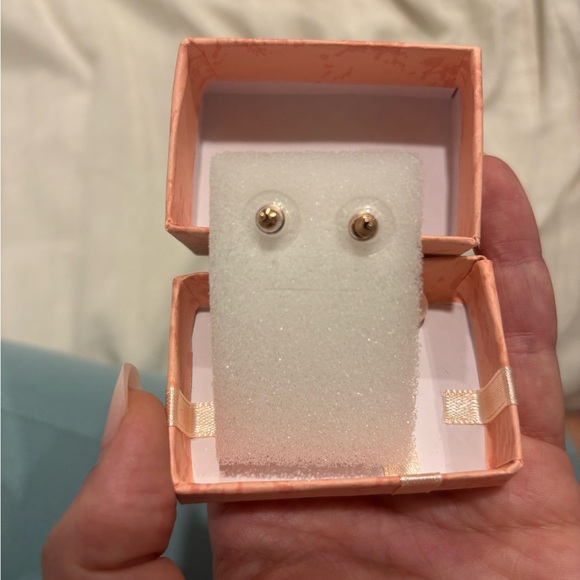 Elegant Gold and Silver Pearl Drop Earrings - Picture 4 of 4